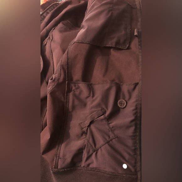 Size large Lululemon jacket - Picture 8 of 10